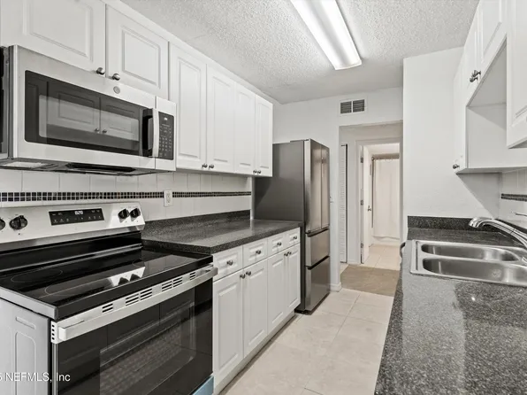 355 MONUMENT Road #15 D1, Jacksonville, FL 32225
