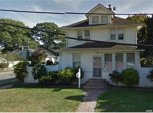 12 Willow Ave, Hempstead, NY 11550