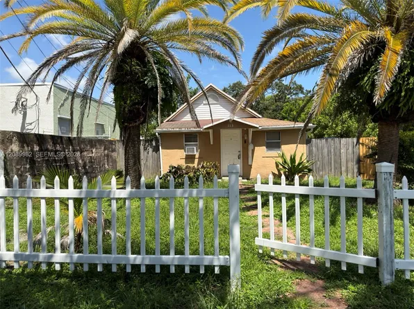 113 SE 4th St, Hallandale, FL 33009