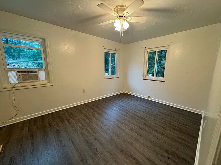 205 Holmes Dr #C — Photo 6