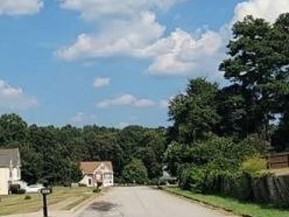 Exterior Neighborhood (street photo)