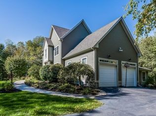 7 Old Farm Rd, Westport, MA 02790