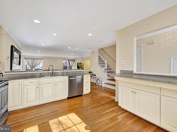 4th image of 2331 Massanutten Dr