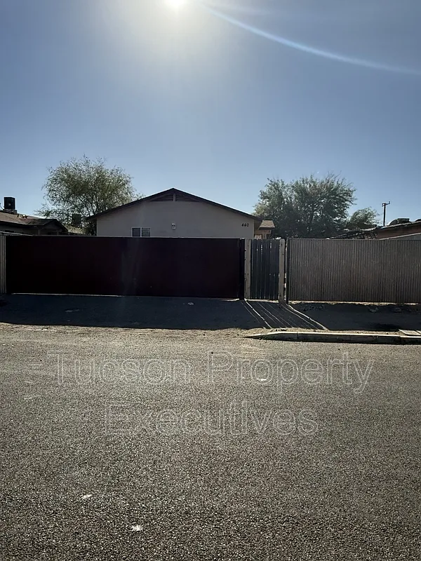 3 bed, 2.0 bath, 1200 sqft, $1,550 — Photo 1