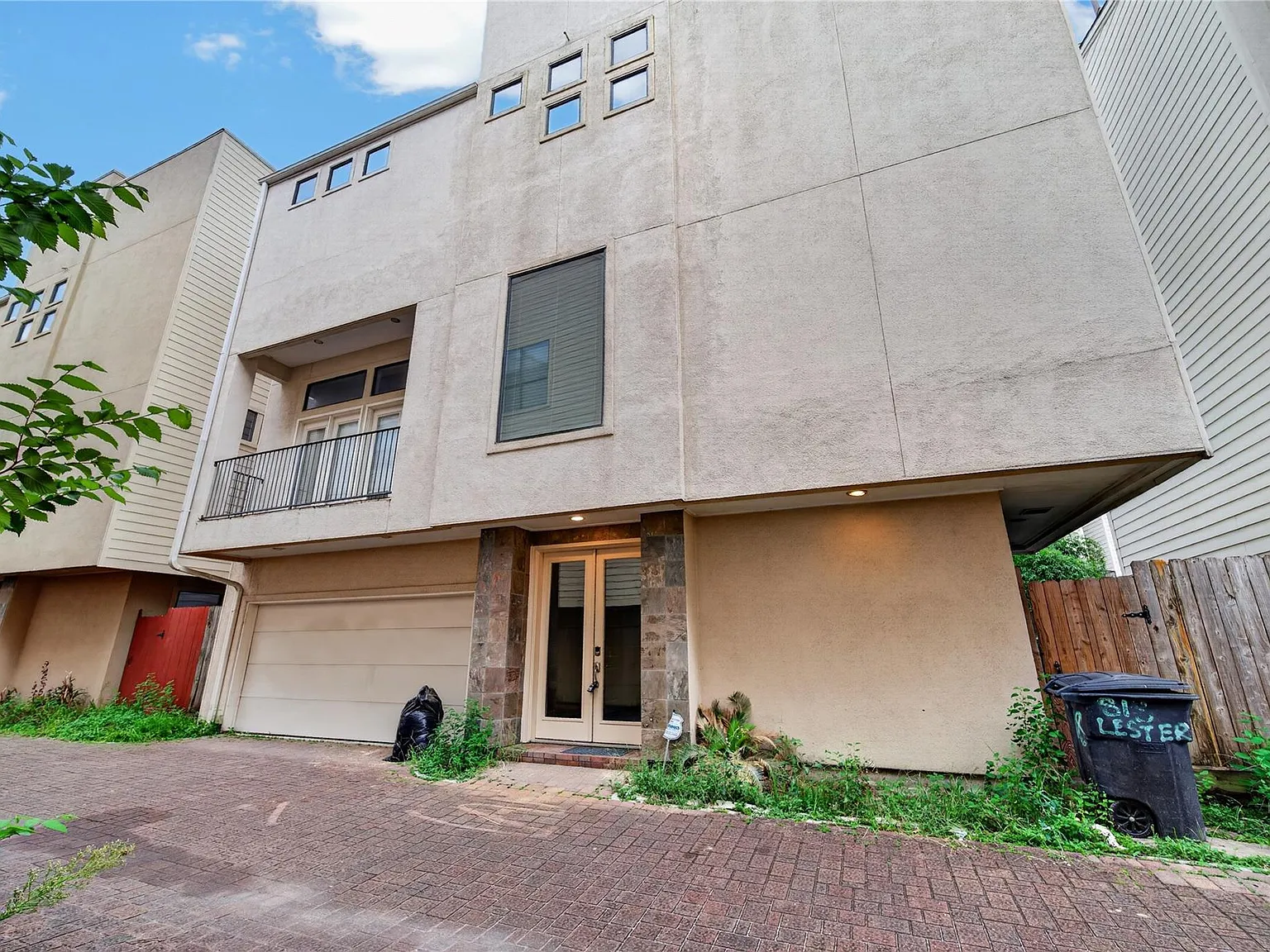 3 bed, 3.5 bath, 2483 sqft, $3,100 — Photo 1
