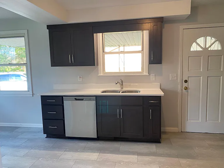 47 Hillsboro Rd — Photo 5