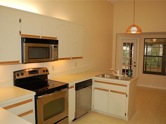 5th image of 1405 Hyde Park Dr