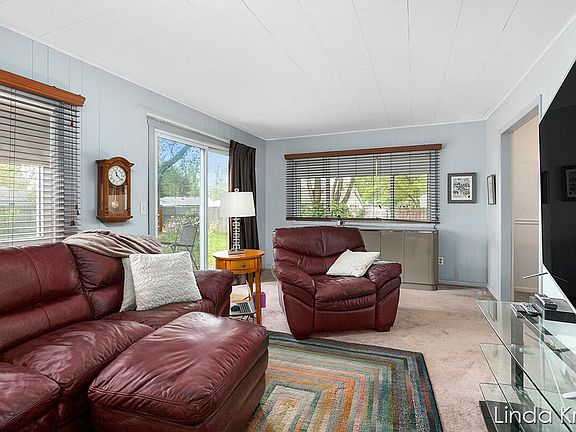 2nd image of 4332 Northgate Dr NE