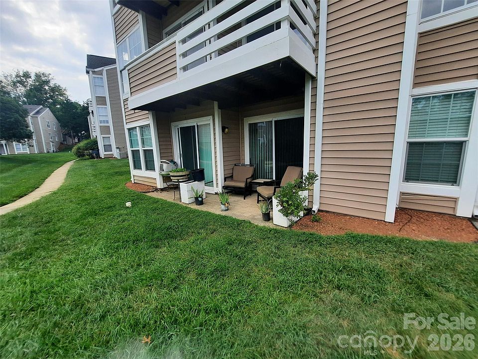 2nd image of 9621 Vinca Cir