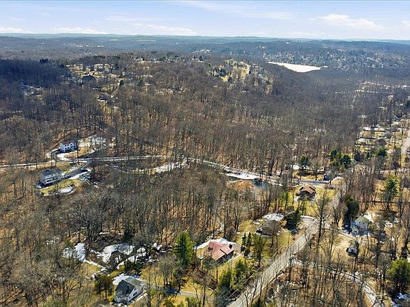 4th image of 183 Bullet Hole Road