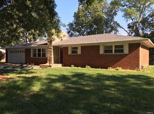 129 Lakeland Hills Dr, Fairview Heights, IL 62208