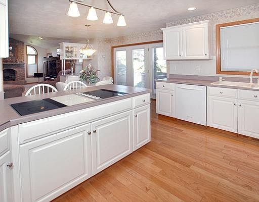2nd image of 9950 Chatham Cres