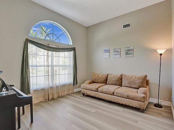 5th image of 636 NW 127th Avenue