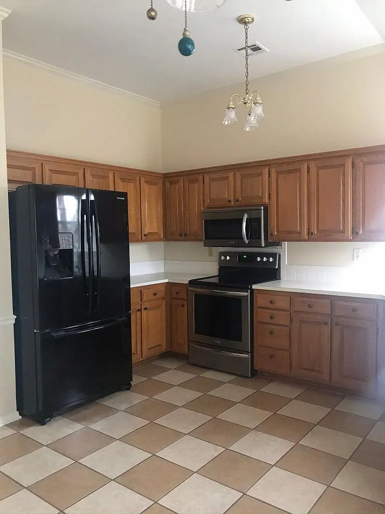 409 N 38th Pl — Photo 4
