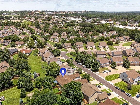 4th image of 2817 Crestline Dr