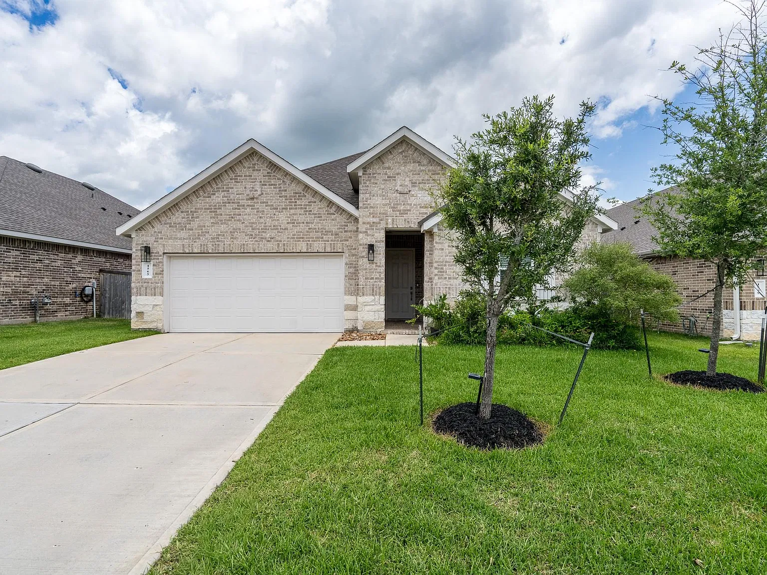 4 bed, 2.0 bath, 1914 sqft, $2,295 — Photo 2
