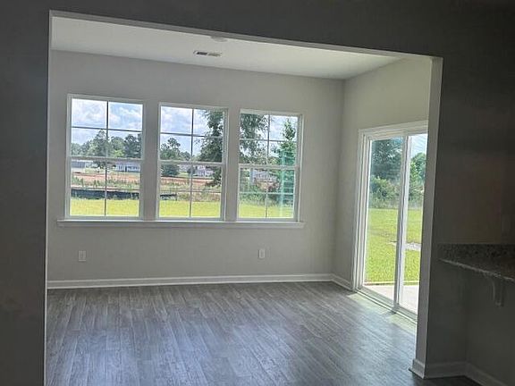 5th image of 172 Willow Bay Dr