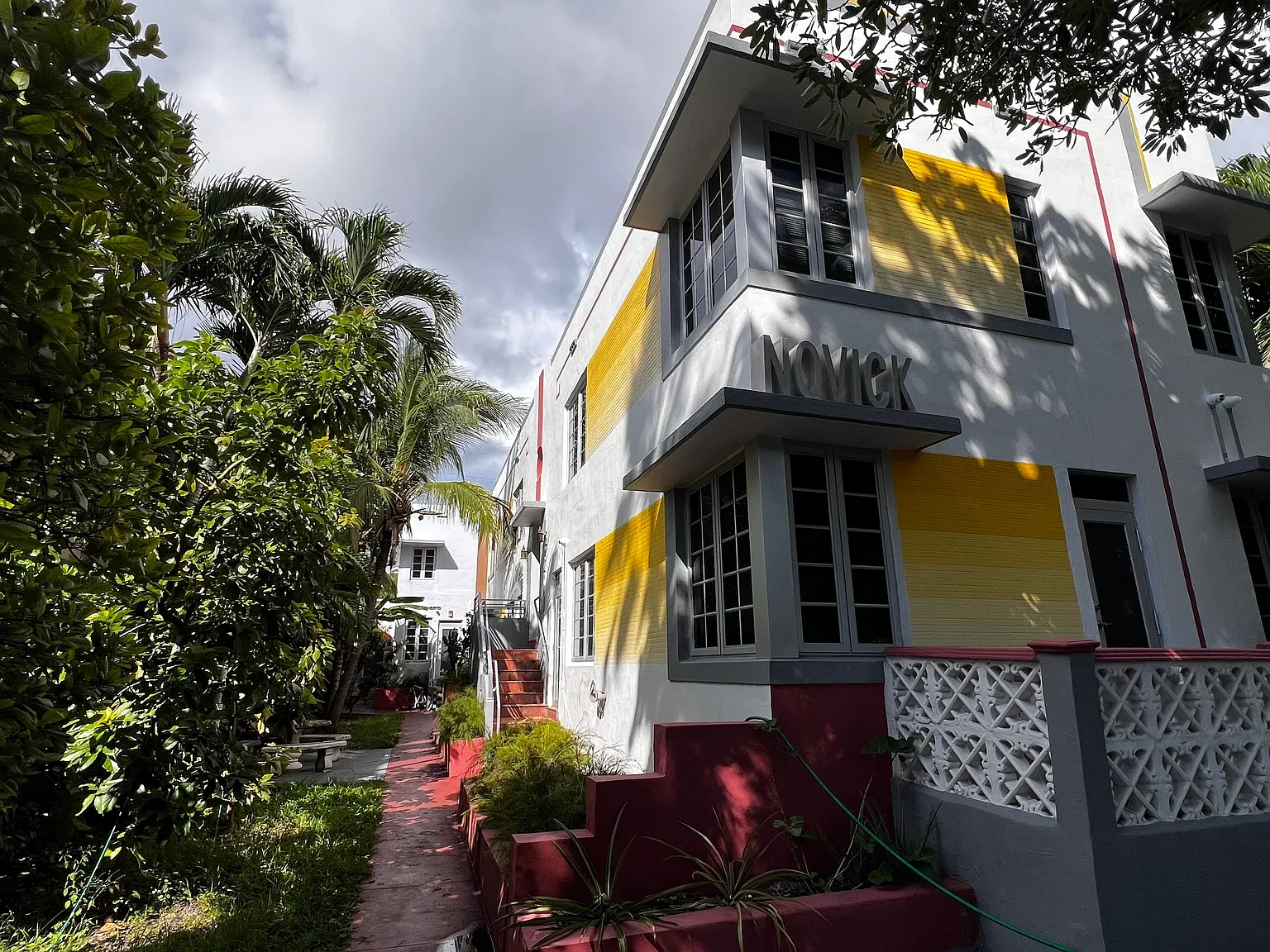 1 bed, 800 sqft, $1,975 — Photo 2