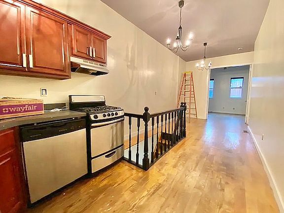 5th image of 295 Maujer St #1B