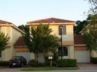 6632 Hidden Cove Dr, Davie, FL 33314