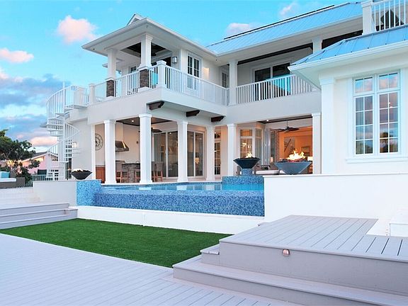 4th image of 325 Loch Lomond Ave #Twaldw