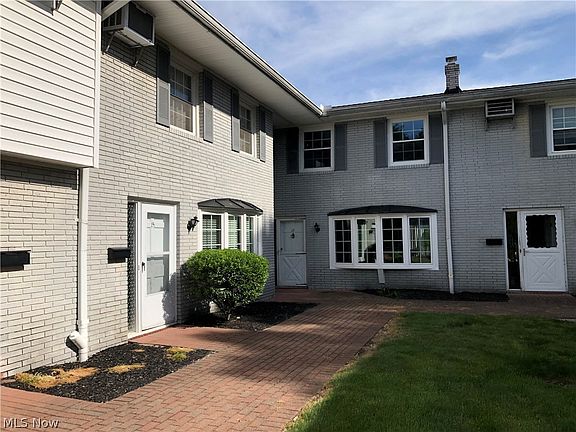 2nd image of 3 Meadowlawn Dr Unit 17