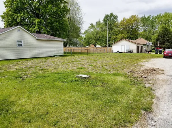 1605 N Harrison St, Litchfield, IL 62056