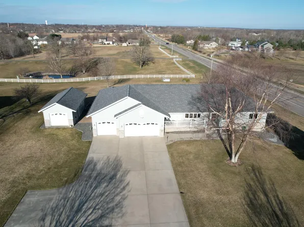 308 Country Oak Dr, Sauk Centre, MN 56378