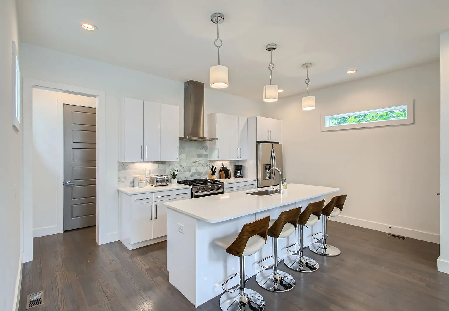 4 bed, 3.5 bath, 2937 sqft, $3,900 — Photo 2