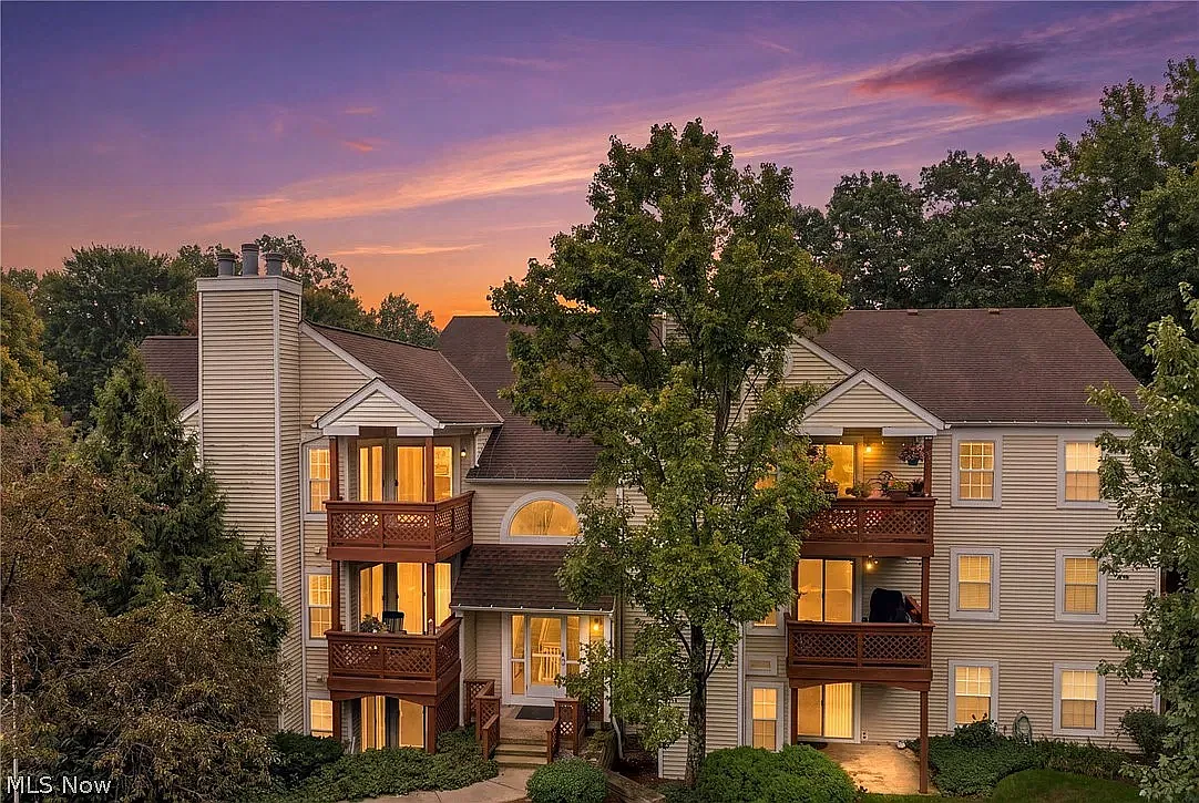 2 bed, 1098 sqft, $1,850 — Photo 1