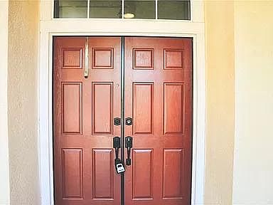 3rd image of 1056 Riverbend Cir