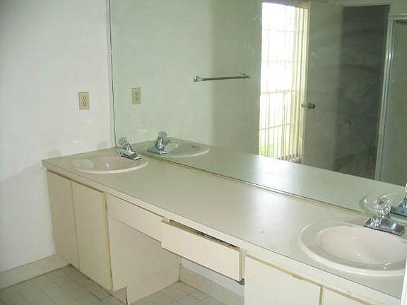 5th image of 9450 Dunhill Dr
