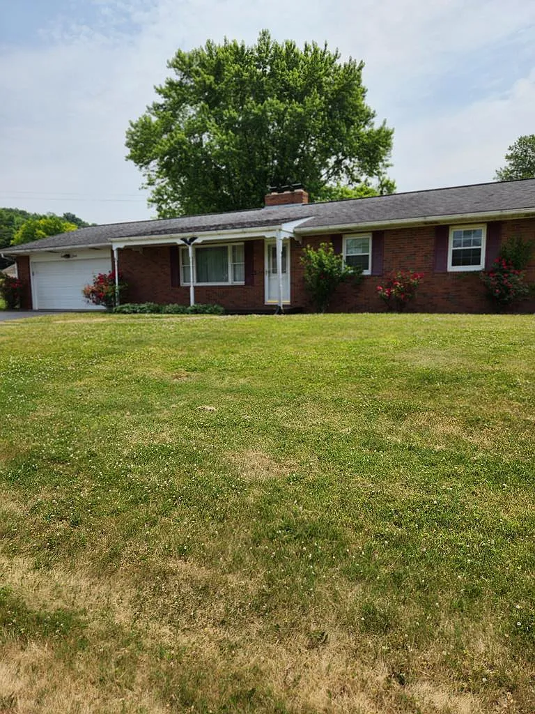 1220 Betty Ln photo 1