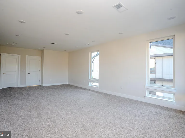 112 Village Dr — Photo 26