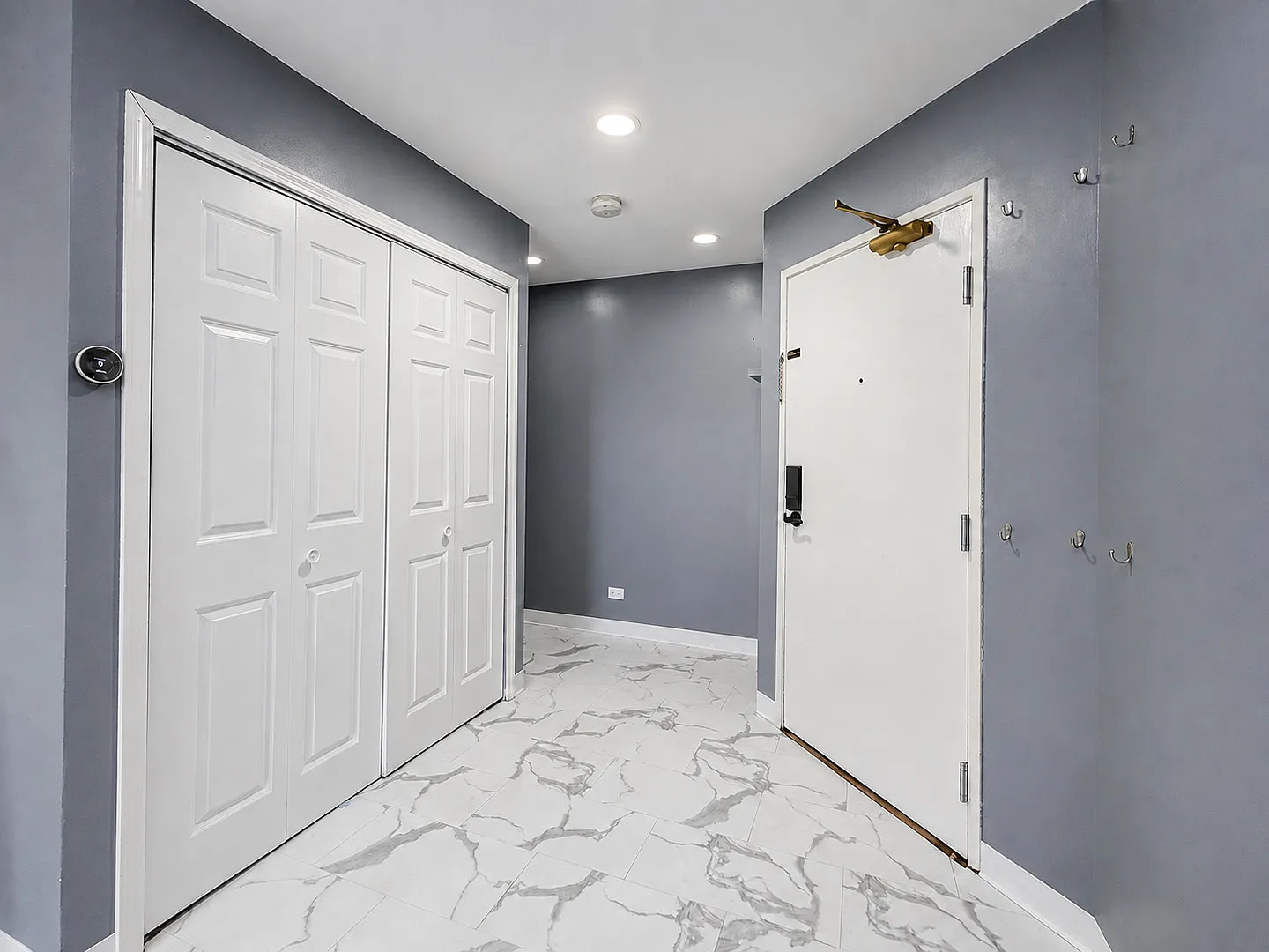 2 bed, 950 sqft, $2,300 — Photo 3