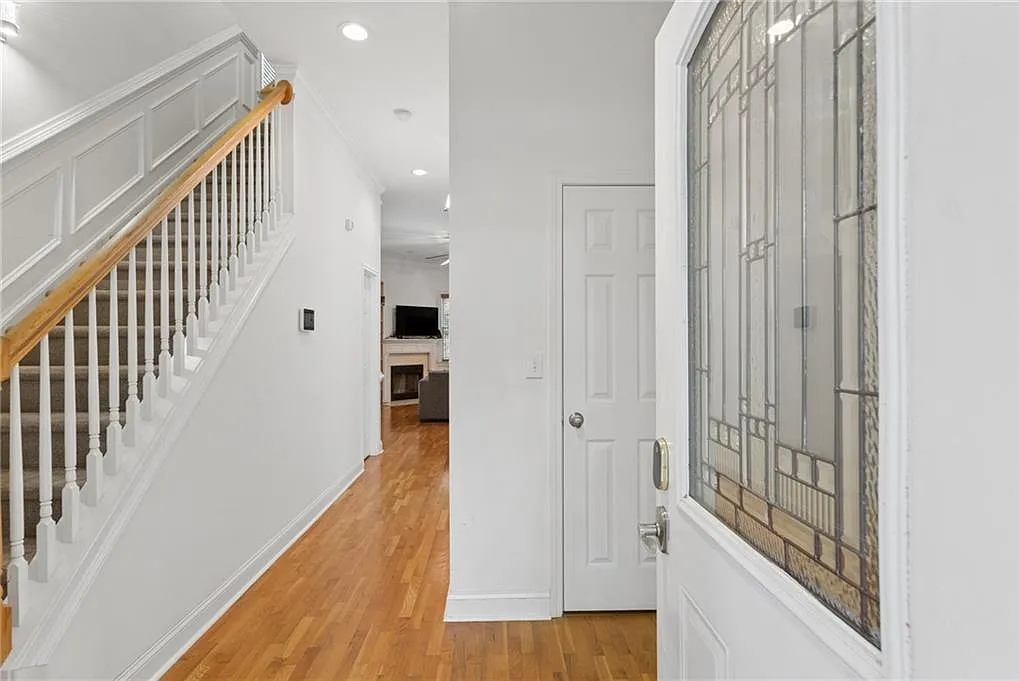 3 bed, 2.5 bath, 2192 sqft, $2,800 — Photo 3