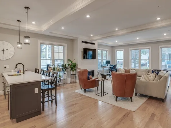 17 Elmwood St Unit 1, Somerville, MA 02144