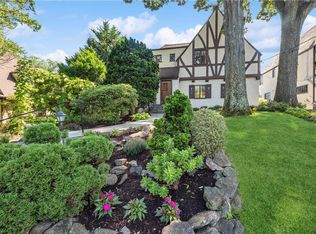 84 Lookout Cir, Larchmont, NY 10538