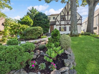 84 Lookout Circle, Larchmont, NY, 10538