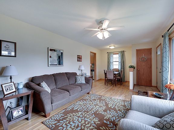 3rd image of 1101 Lynde Dr NE