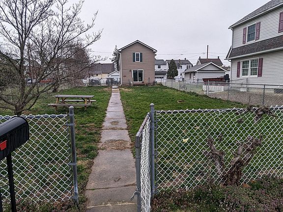 2nd image of 335 Lowe St