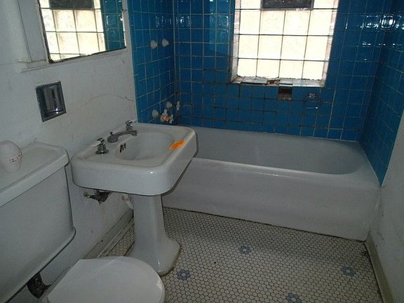5th image of 6720 N Campbell Ave