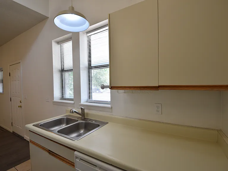 2927 Broadway St #2 — Photo 9