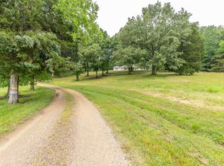 5715 Clifton Rd, Savannah, TN 38372