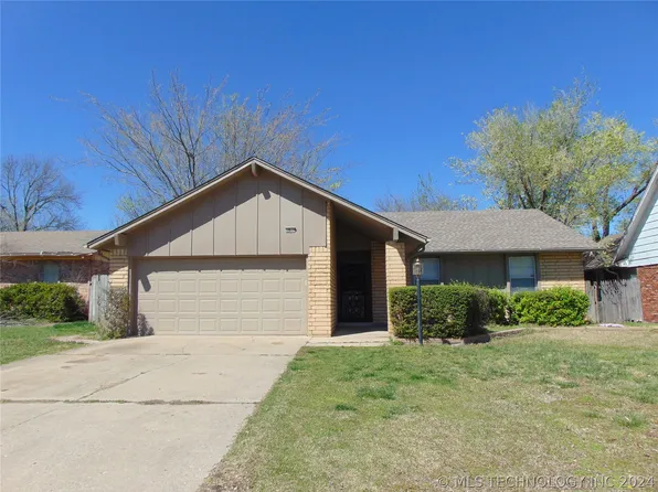 8957 E 56th Pl, Tulsa, OK 74145