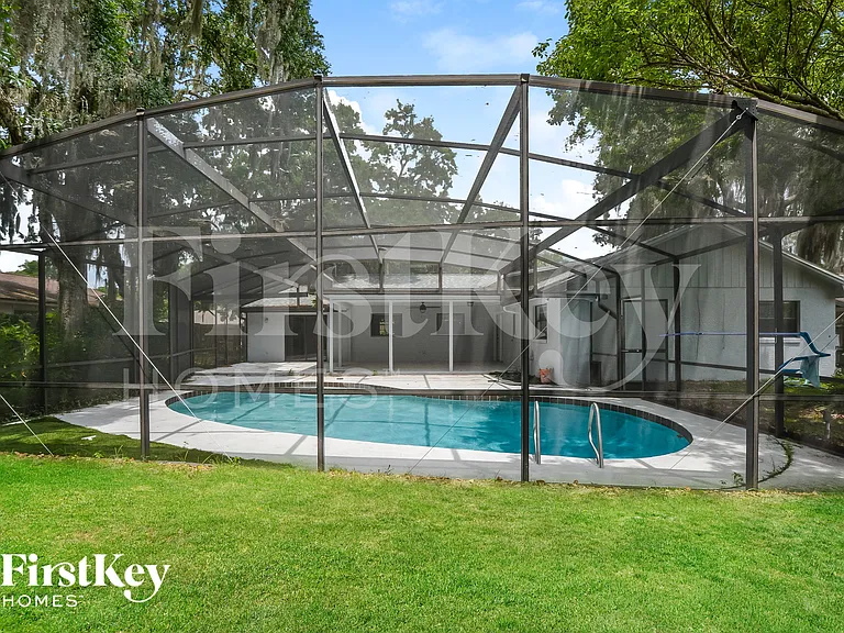 111 Slade Dr — Photo 18