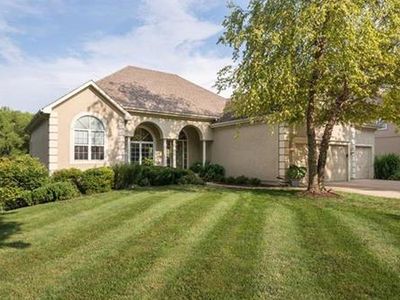 111 Shoreline Dr, Louisburg, KS, 66053