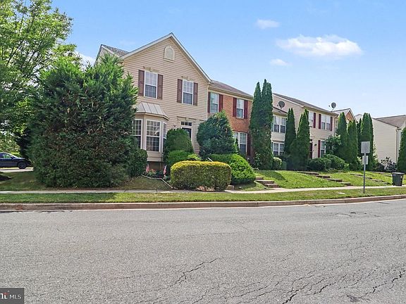 3rd image of 1328 Lewis Ln
