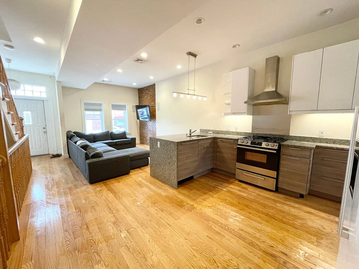 South Boston 5 Bed Washer/Dryer in Unit No Fee 9/1 — Photo 2