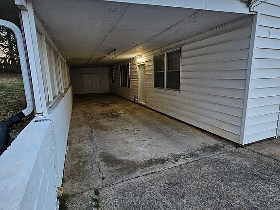 4th image of 2501 W Madison Ave